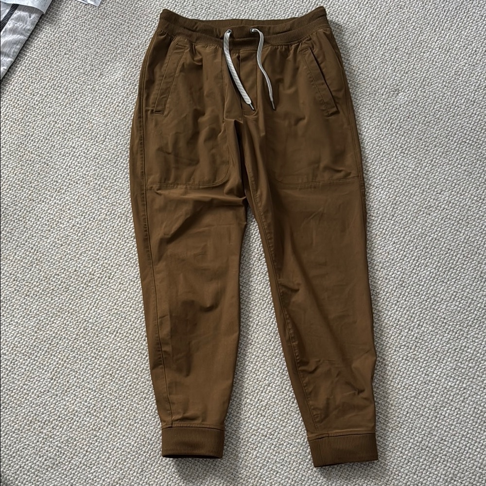 Vuori Brown Sweatpants with Elastic Waistband and Tapered Ankles